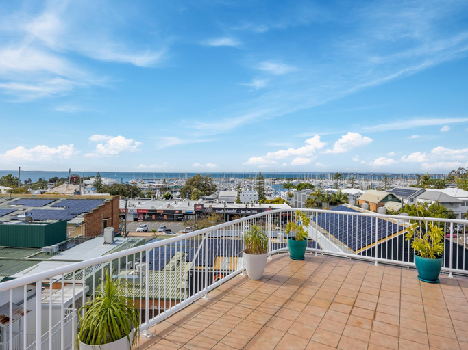 5, Chic 4-Bed Townhouse with Ocean Views, Manly