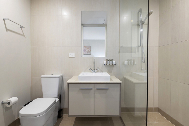 Bathroom, Oceanfront 2-bed With Balcony & Study Nook, Geelong
