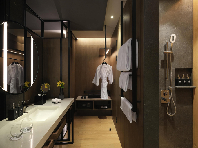 bathroom 4