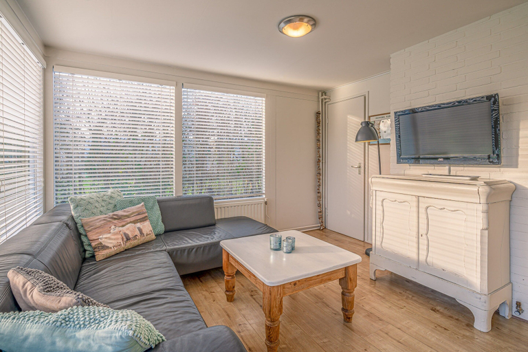 Living room 5, Cozy Detached Bungalow for 4 Persons, Texel