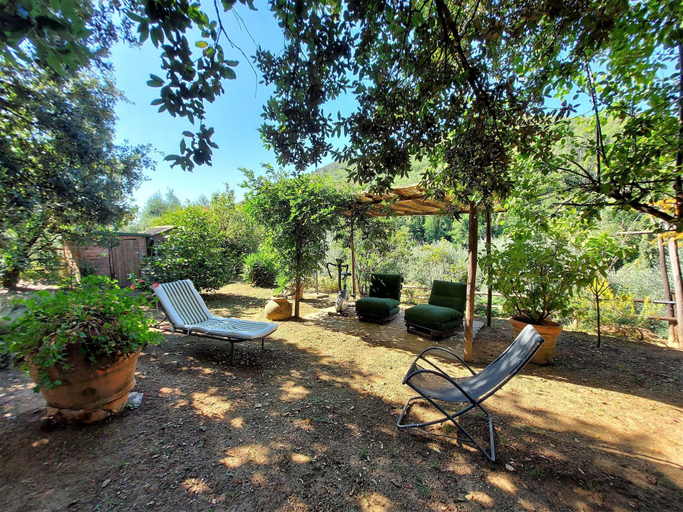 Garden 4, Holiday Home in Tuscany Near Lucca, Lucca