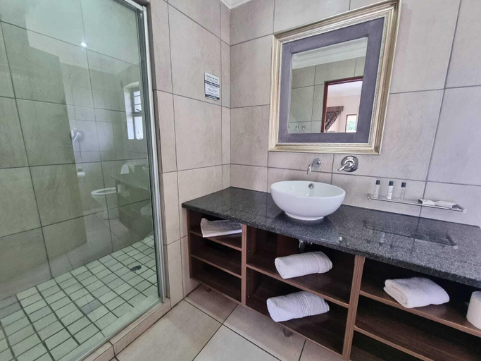 Bathroom 3, Usambara lodge, West Rand