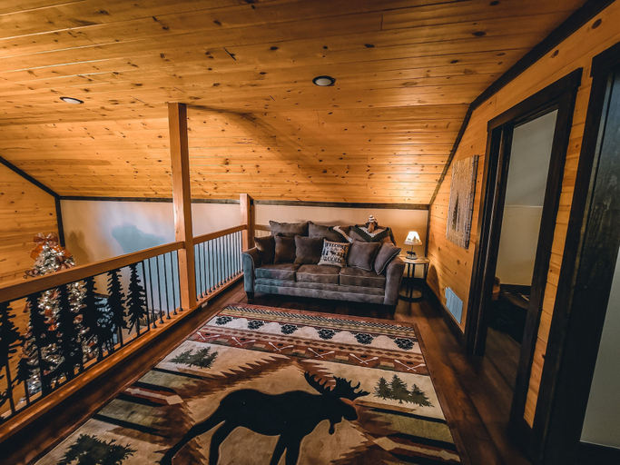 Interior 2, Eldondale -- 22-zone3272 4 Bedroom Home by RedAwning, Larimer