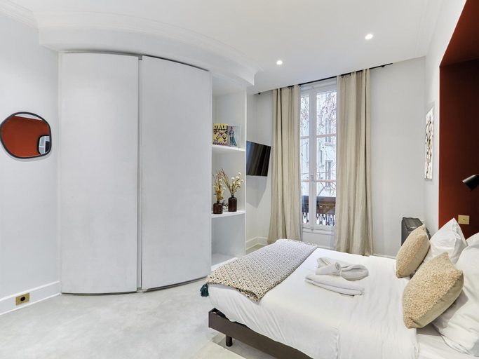 Bedroom 4, Sublime 3 Bedroom Flat Palais Royal Bourse, Paris