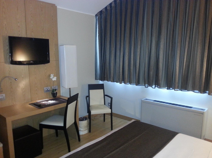 Bedroom 2, Virginia Palace Hotel, Milano