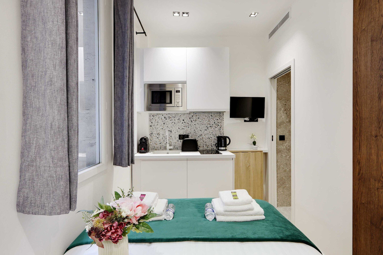 Room 2, Charming AC Studio Center of Paris, Paris
