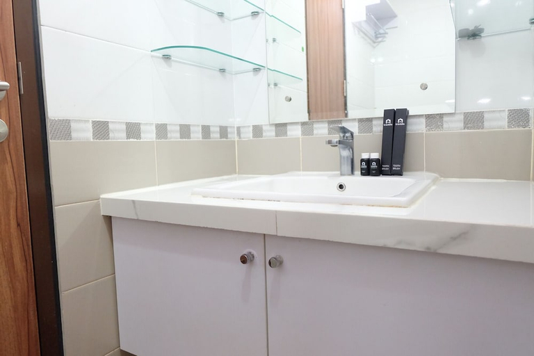 Bathroom 3, Elegant And Comfort 2Br Apartment At Royal Olive Residence, Jakarta Selatan