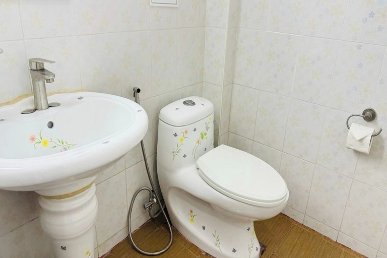 Bathroom 5, Mountain Transient Lodge, Baguio City