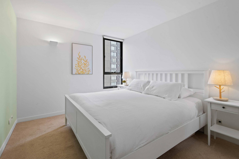 Others 5, Modern 1-Bed City Apartment with Pool and Gym, Melbourne