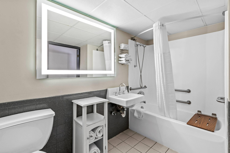 Bathroom 4, Days Inn by Wyndham Liberty/Monticello, Sullivan