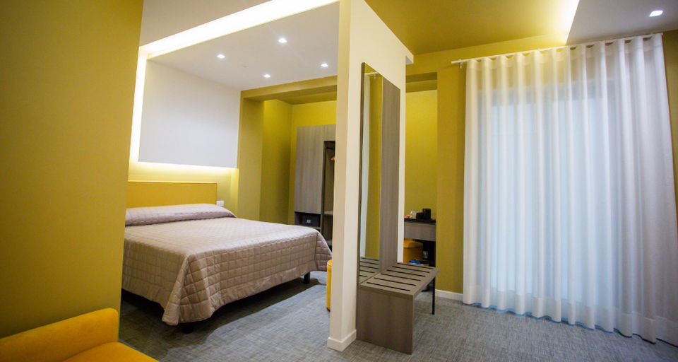 Bedroom 4, Opera Hotel, Bari