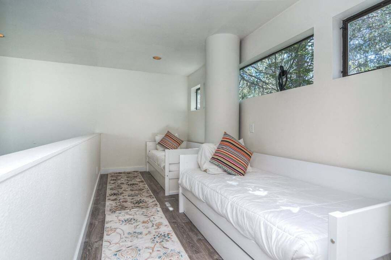 Room 5, Irish Mountain 4 3 Bedroom Home, Deschutes