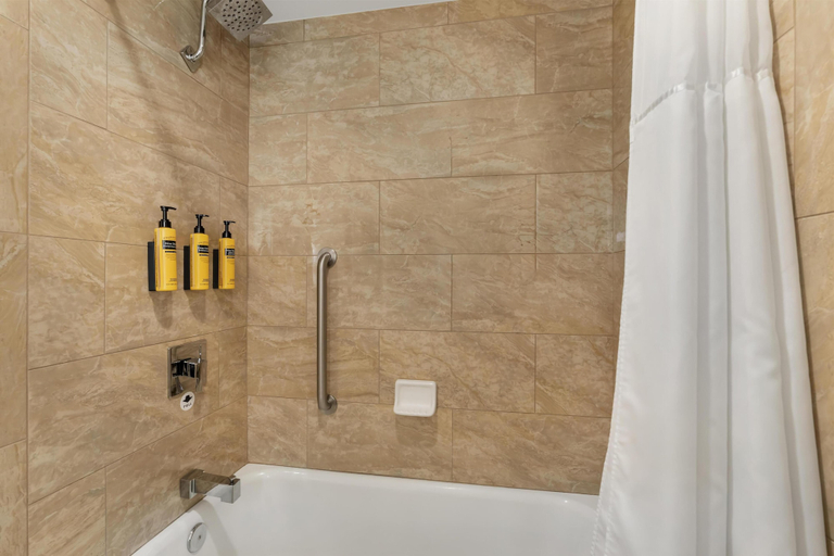 Bathroom 4, Best Western Plus Carriage Inn, Los Angeles
