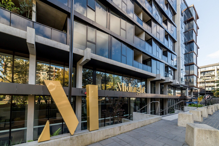 Exterior & Views 2, Modern 1-bed Apartment With Pool And Sauna, Canberra