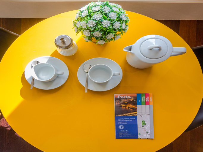 Food & Drinks 5, City-center apartment with modern comforts, Porto