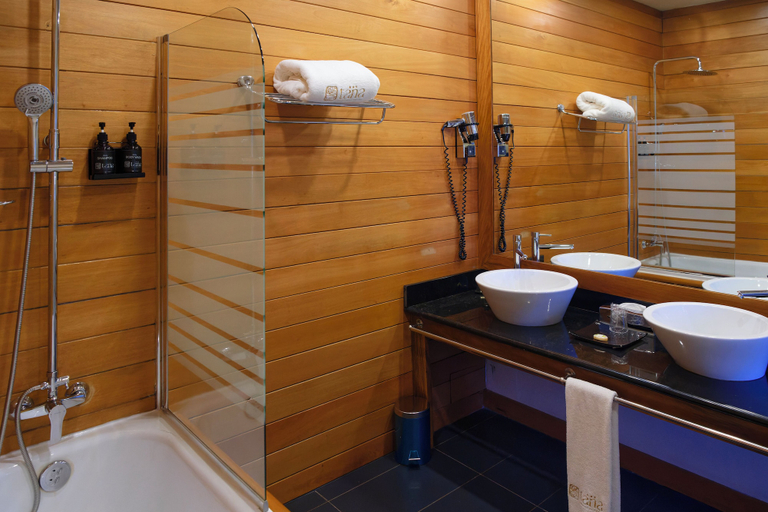 Bathroom 3, Tana Hôtel, Analamanga