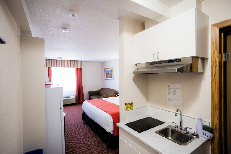 Bedroom 4, Super 8 by Wyndham Drayton Valley, Division No. 11