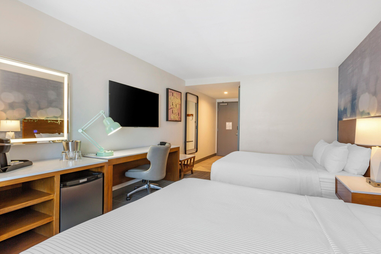 Bedroom 3, Cambria Hotel LAX, Los Angeles
