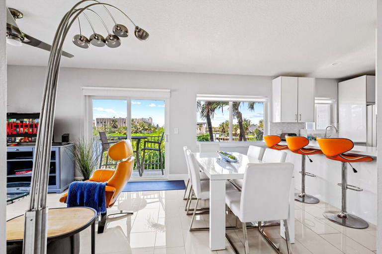 Room 2, Waterfront Retreat With Pool Steps to Beach, Broward