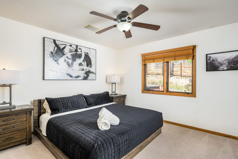 Room 4, Mountain View Apartment Near Downtown Trails, Clear Creek