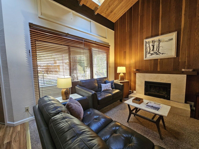 Living area 5, Cartwright Corner Condo 4 Bedroom Townhouse by RedAwning, Washoe