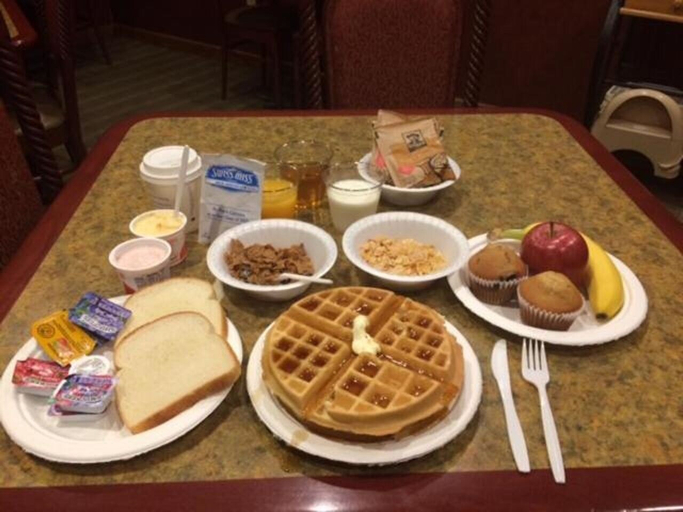 Food & Drinks 5, Super 8 by Wyndham Perryville, Perry