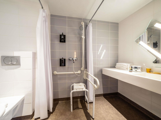 Bathroom 5, ibis budget Paris Clichy Mairie, Hauts-de-Seine