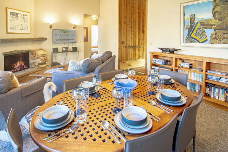 Interior detail, Bigwood Bliss - 3BD Riverfront Home, Blaine