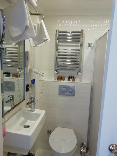 Bathroom 5, Just Inn Hotel, Fatih