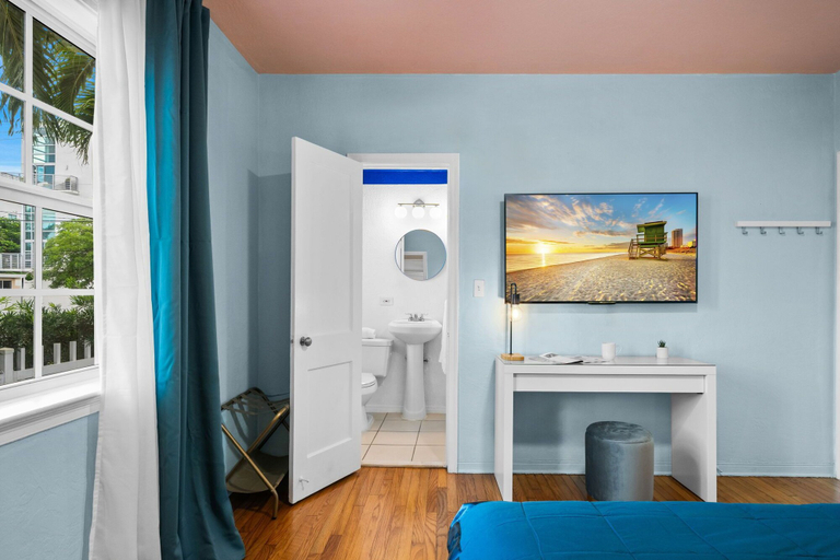 Room 3, Blue Flamingo Suites, Miami-Dade