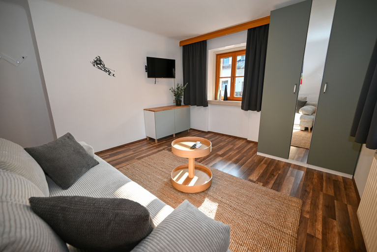 Room 5, Schmitten 27 - Apartment 10 200m From ski Lift, Zell am See
