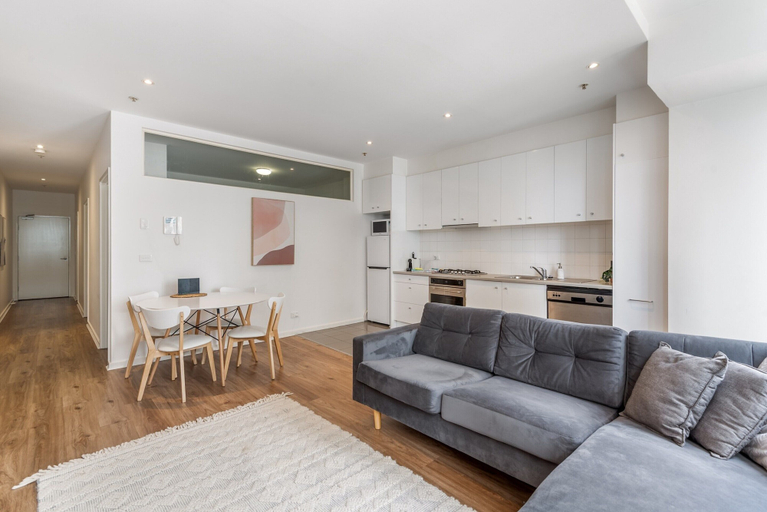 Living room 2, Melbourne CBD 2BR Apt With Pool & Gym Access, Melbourne