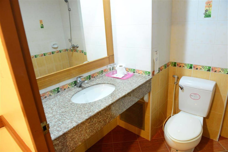 Bathroom 3, P72 Hotel, Pattaya
