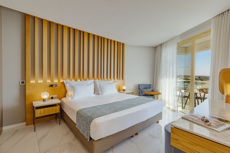 Bedroom 3, Golden Bay Beach Hotel, Larnaca