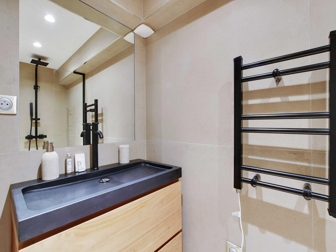 4, Spacious apartment with 2 rooms, Paris