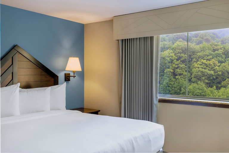 Bedroom 2, Camelback Resort, Monroe