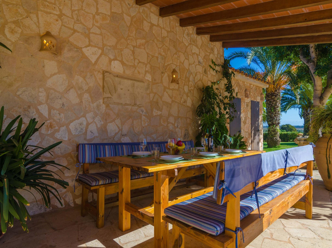 Food & Drinks 4, Es TurO - Villa With Private Pool In Es Llombards, Baleares