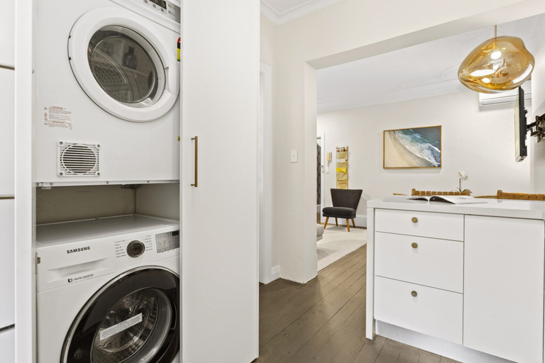 Interior, Comfy 2-Bed Apartment with A/C throughout, Sydney