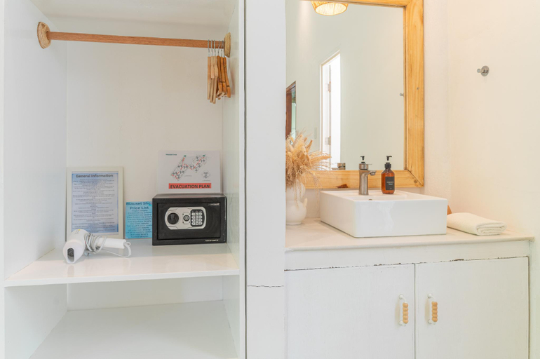 Bathroom, Blauset two, General Luna