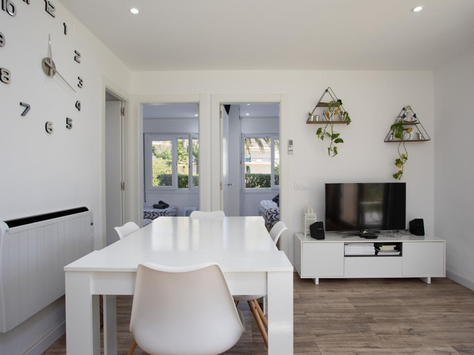 Room 3, Apartament amb Piscina i Parquing Baixos amb Jard, Girona