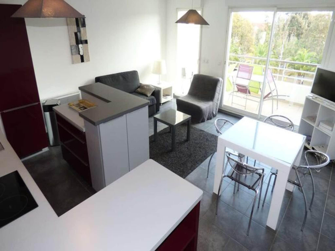 Others 4, Apartment in Les Sablettes with Sea View, Var