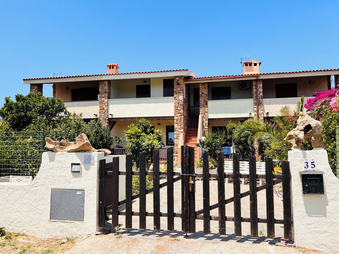 Front of property, Residence La Cinta 7 1P, Nuoro