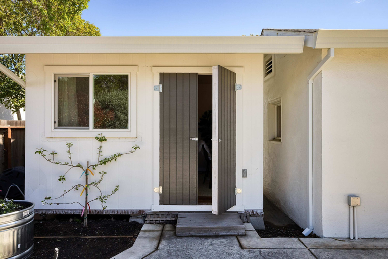 Room 4, Stylish Central Napa Home With Serene Private Yard, Napa