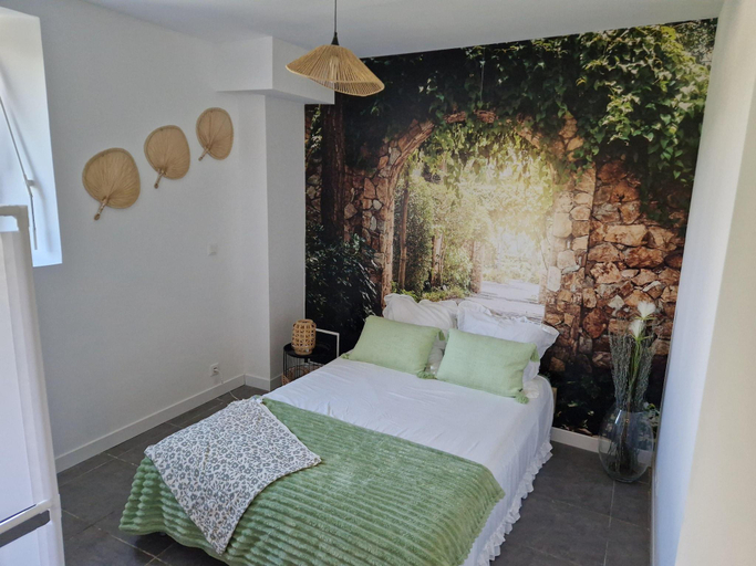 3, Apartment with swimming pool, wifi, Gard