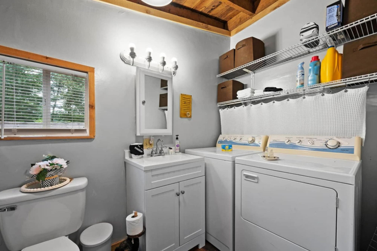Room 5, Smoky Mountain Cabin With Stunning Views, Sevier