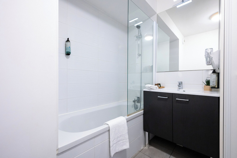 Bathroom 3, Nemea Appart Hotel Quai Victor Tours Centre, Indre-et-Loire