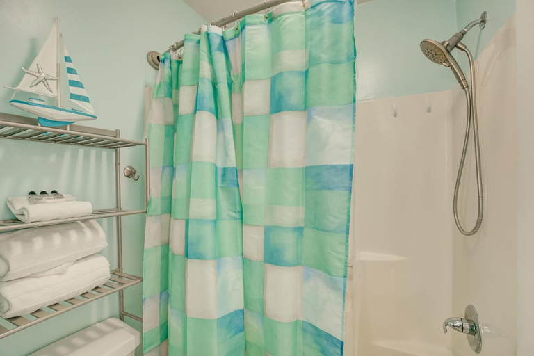 Bathroom 4, Sugar Beach 301, Baldwin