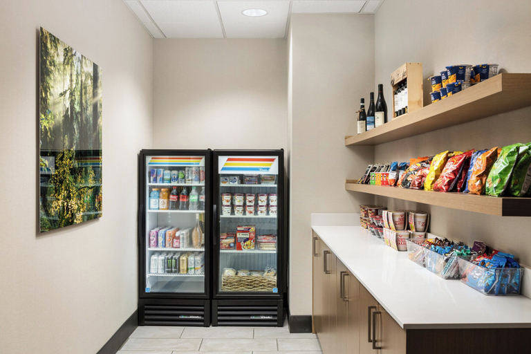 Food & Drinks 5, Holiday Inn Express Hotel & Suites NORTH SEQUIM by IHG, Clallam