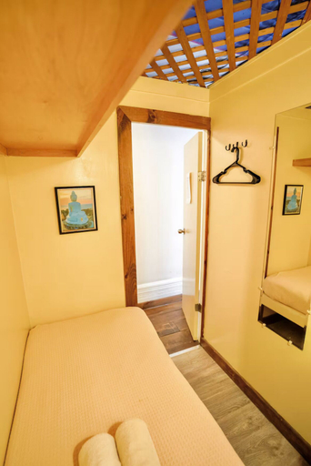 Bedroom 4, Interfaith Retreats, New York