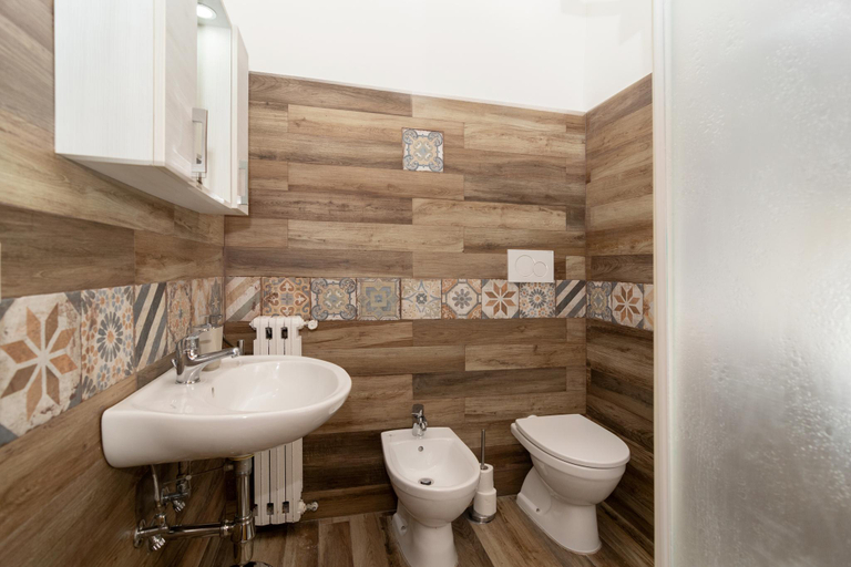 Bathroom 3, Hostel le Sirene, Napoli